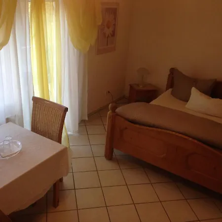 Gaestehaus Lindehotel *